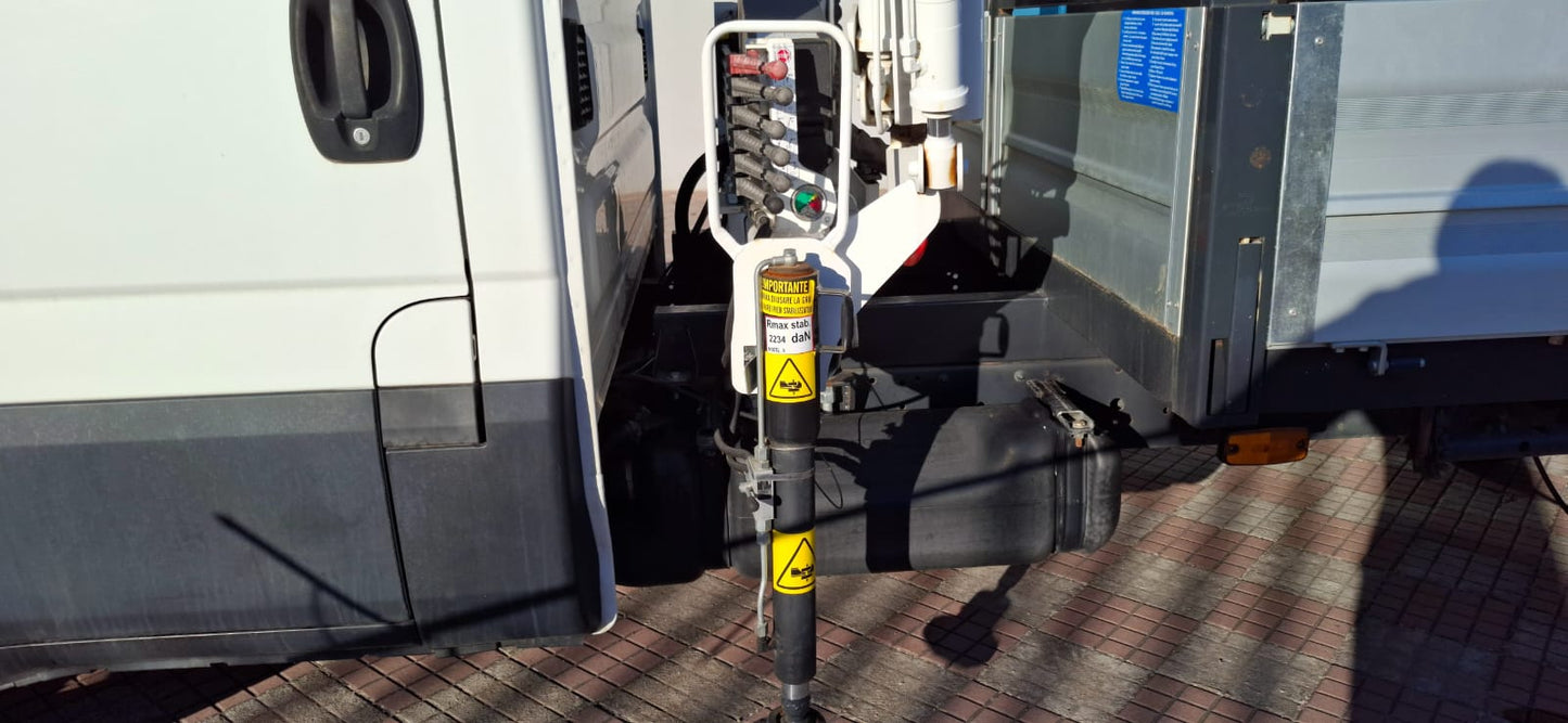 π Iveco Daily 35C13 2.3 β Cassone fisso con Gru Bonfiglioli