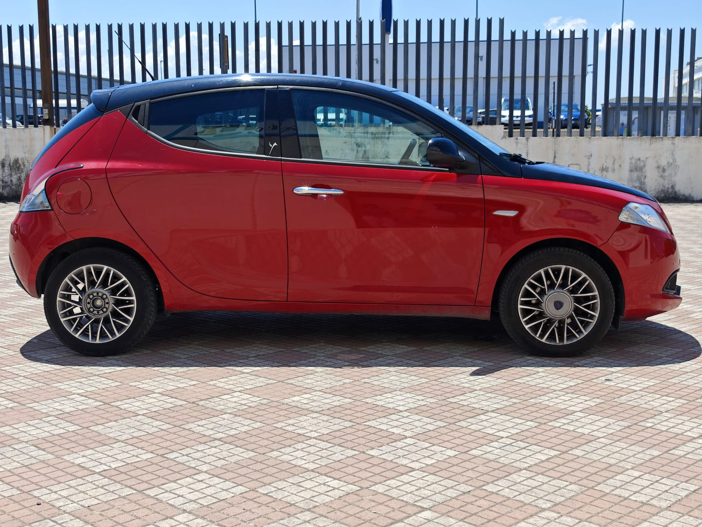 LANCIA YPSILON BLACK&RED 1.3 JTD 95CV STOP&START