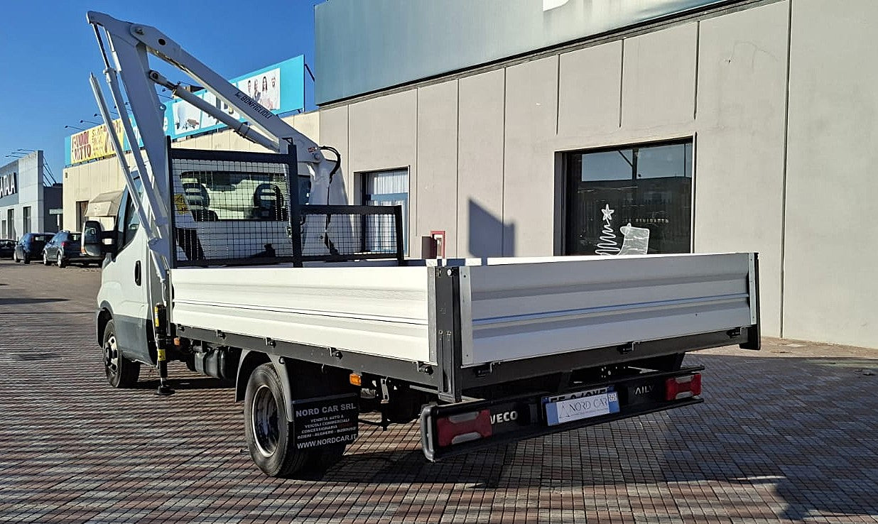 π Iveco Daily 35C13 2.3 β Cassone fisso con Gru Bonfiglioli