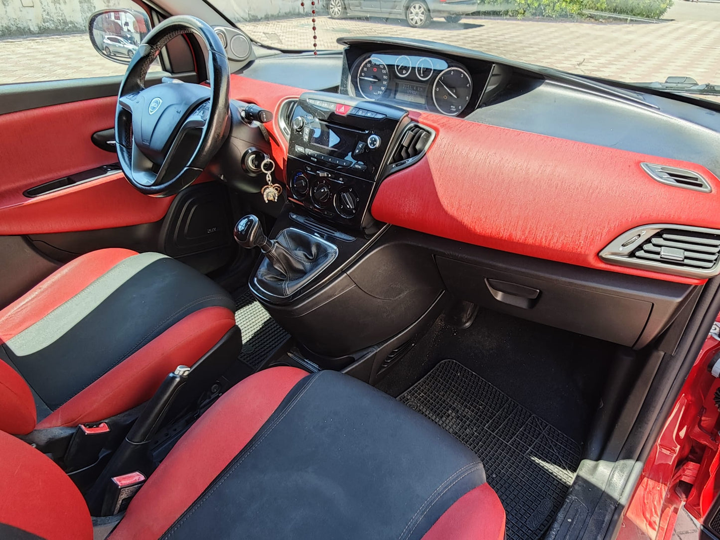 LANCIA YPSILON BLACK&RED 1.3 JTD 95CV STOP&START