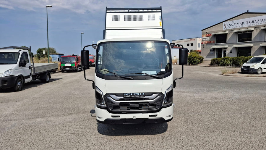 ISUZU M21 NEW GENERATION RIBALTABILE TRILATERALE A/T – FULL OPTIONAL