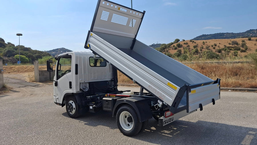 ISUZU M21 NEW GENERATION RIBALTABILE TRILATERALE A/T – FULL OPTIONAL