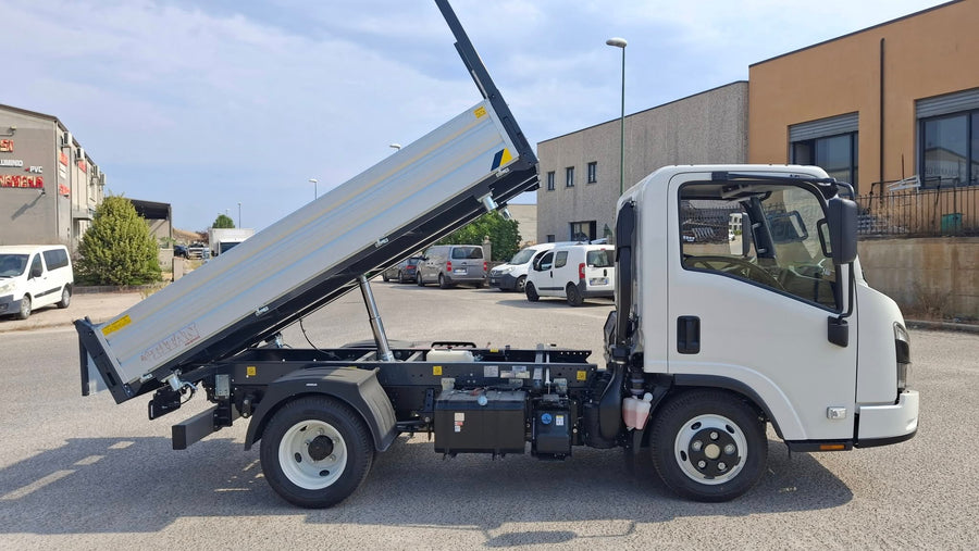 ISUZU M21 NEW GENERATION RIBALTABILE TRILATERALE A/T – FULL OPTIONAL