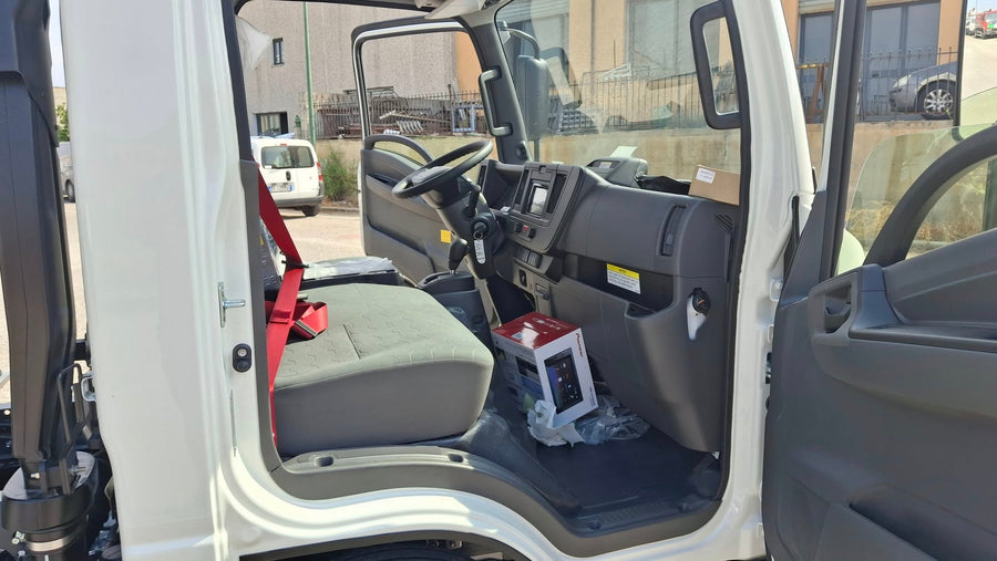 ISUZU M21 NEW GENERATION RIBALTABILE TRILATERALE A/T – FULL OPTIONAL