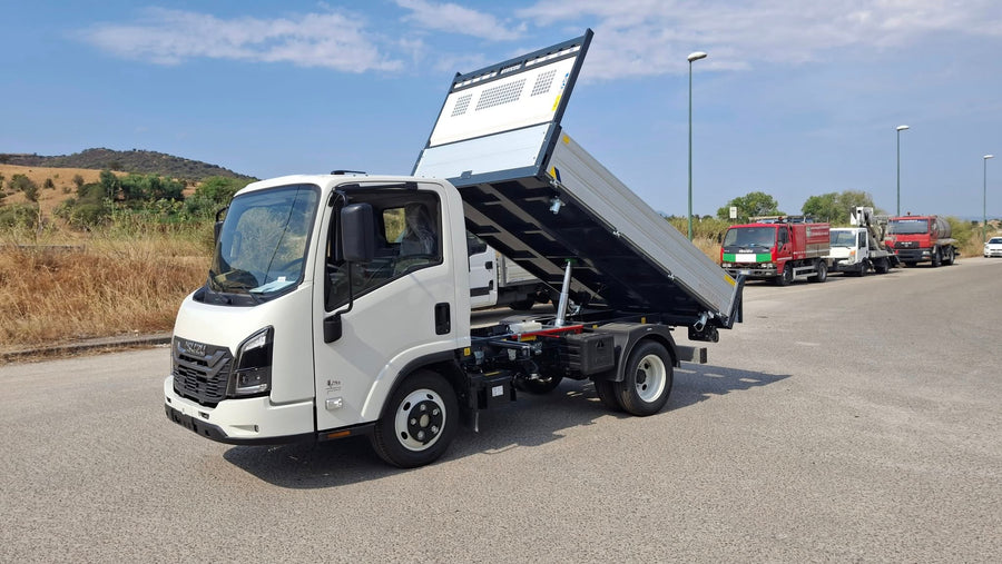 ISUZU M21 NEW GENERATION RIBALTABILE TRILATERALE A/T – FULL OPTIONAL