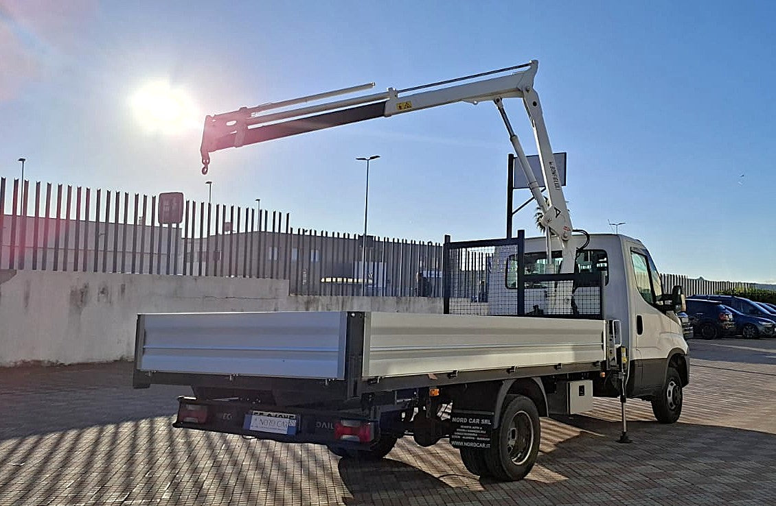 🚛 Iveco Daily 35C13 2.3 – Cassone fisso con Gru Bonfiglioli
