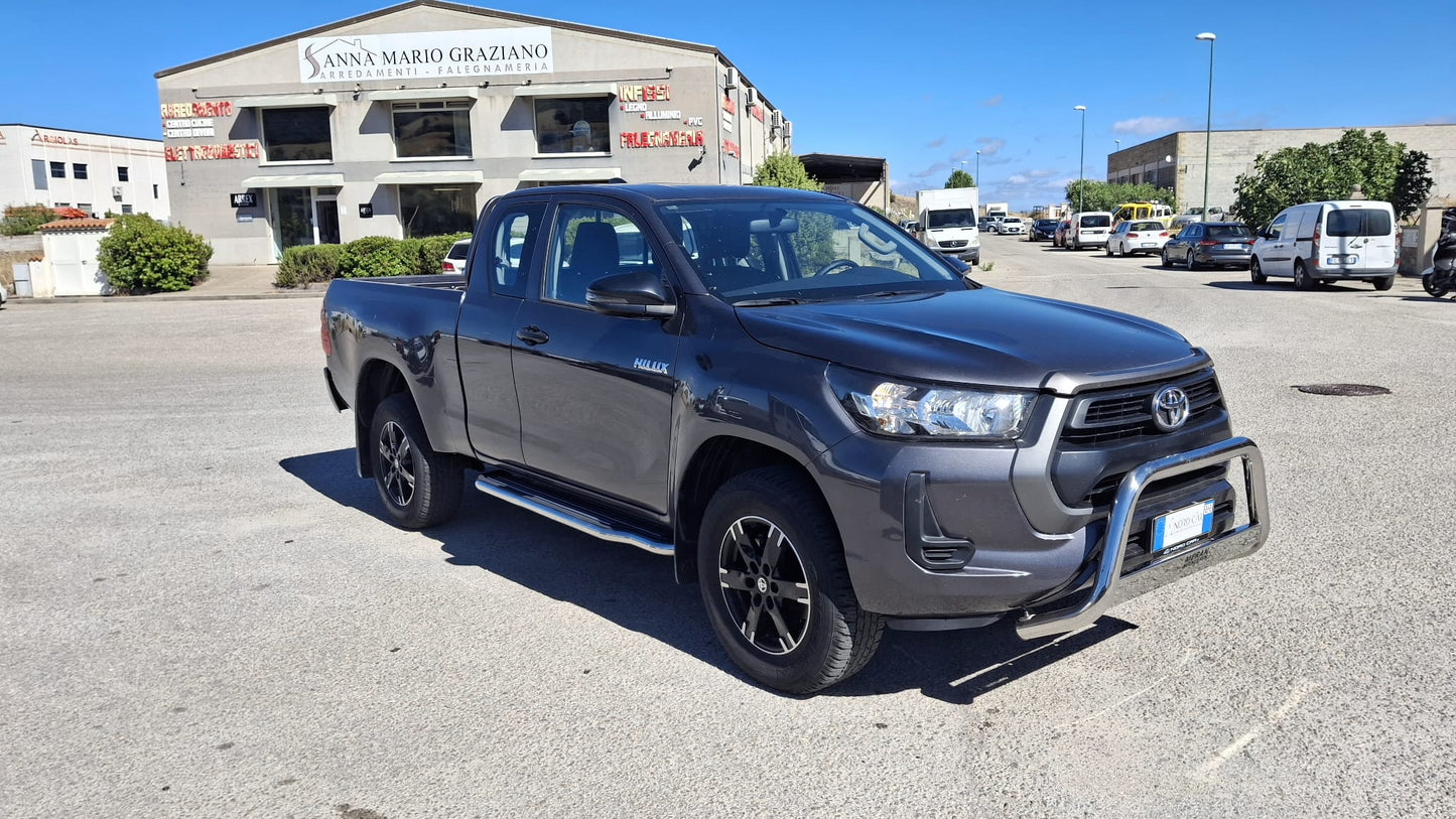 TOYOTA HILUX 2.4 D-4D EXTRA CAB COMFORT 4x4