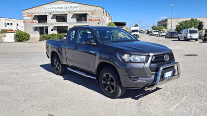 TOYOTA HILUX 2.4 D-4D EXTRA CAB COMFORT 4x4