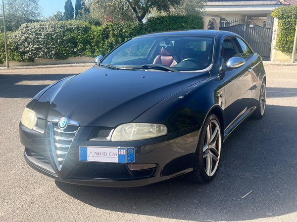 ALFA ROMEO GT 1.9 MJT 16V Distinctive — 01/2005 | 218.000 km