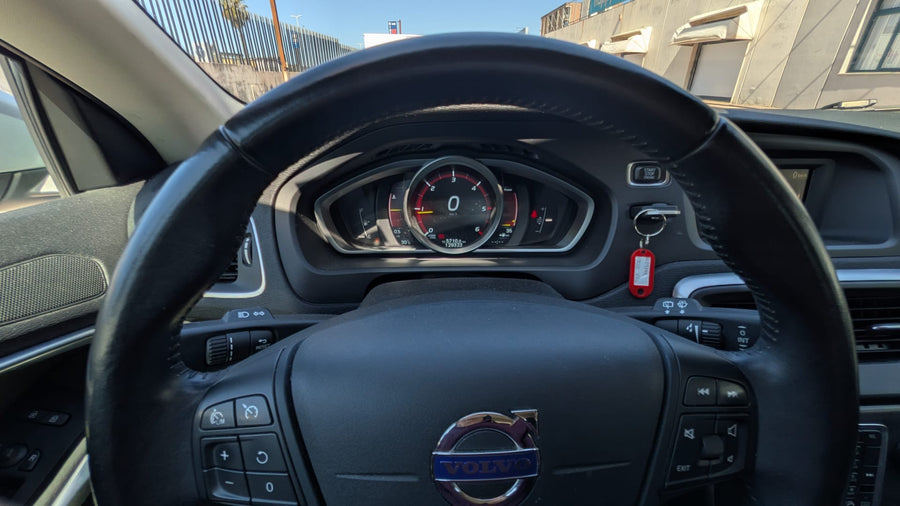 VOLVO V40 D2 1.6 Momentum — 114 CV | 11/2014 | 129.000 km