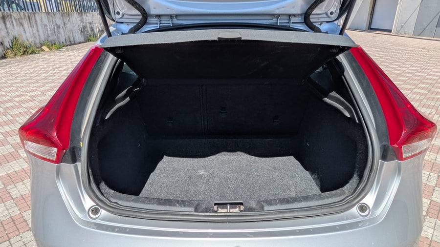 VOLVO V40 D2 1.6 Momentum — 114 CV | 11/2014 | 129.000 km