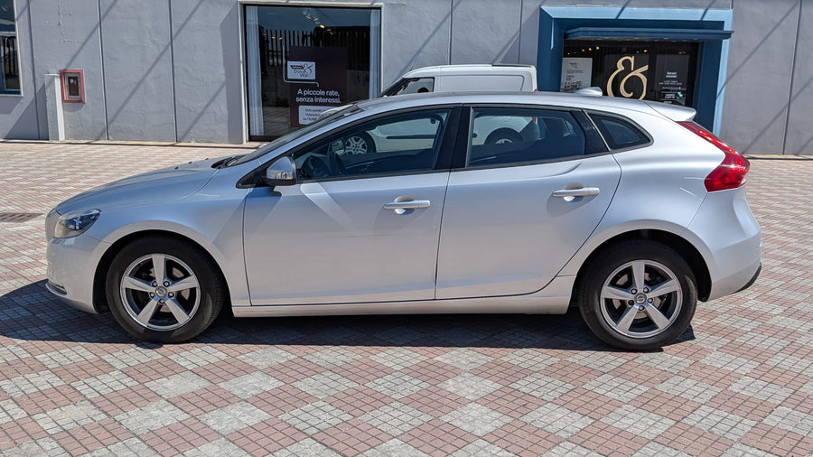 VOLVO V40 D2 1.6 Momentum — 114 CV | 11/2014 | 129.000 km