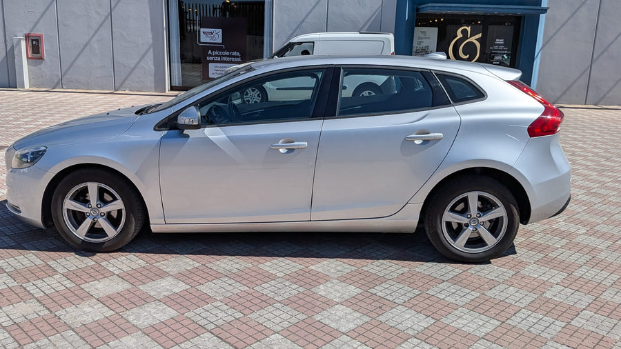 VOLVO V40 D2 1.6 Momentum — 114 CV | 11/2014 | 129.000 km