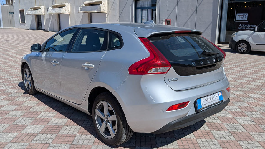 VOLVO V40 D2 1.6 Momentum — 114 CV | 11/2014 | 129.000 km