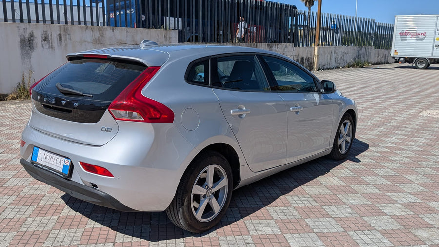 VOLVO V40 D2 1.6 Momentum — 114 CV | 11/2014 | 129.000 km