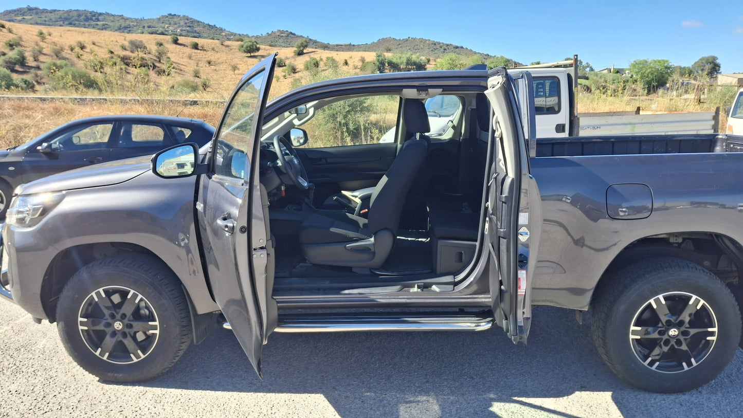 TOYOTA HILUX 2.4 D-4D EXTRA CAB COMFORT 4x4