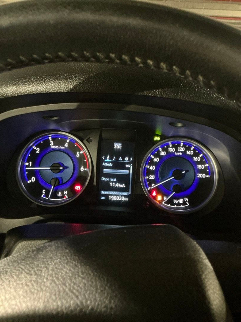 TOYOTA HILUX 2.4 D-4D DOUBLE CAB LOUNGE 150 CV 4X2 – 07/2019 – 190.032 KM