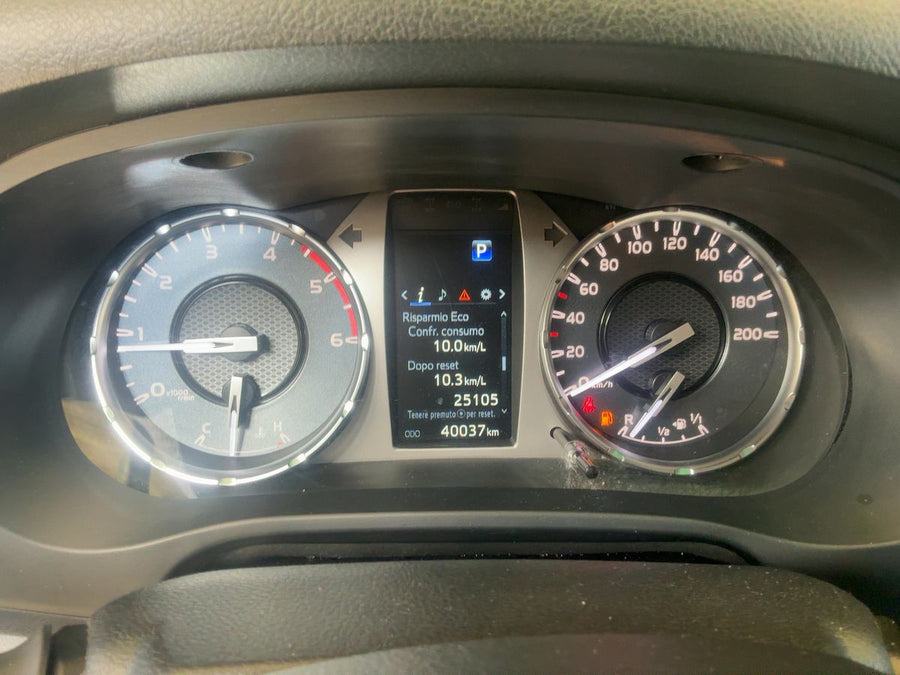 TOYOTA HILUX 2.4 D-4D Lounge 4x4 Automatico — 150 CV | 02/2022 | 40.037 km