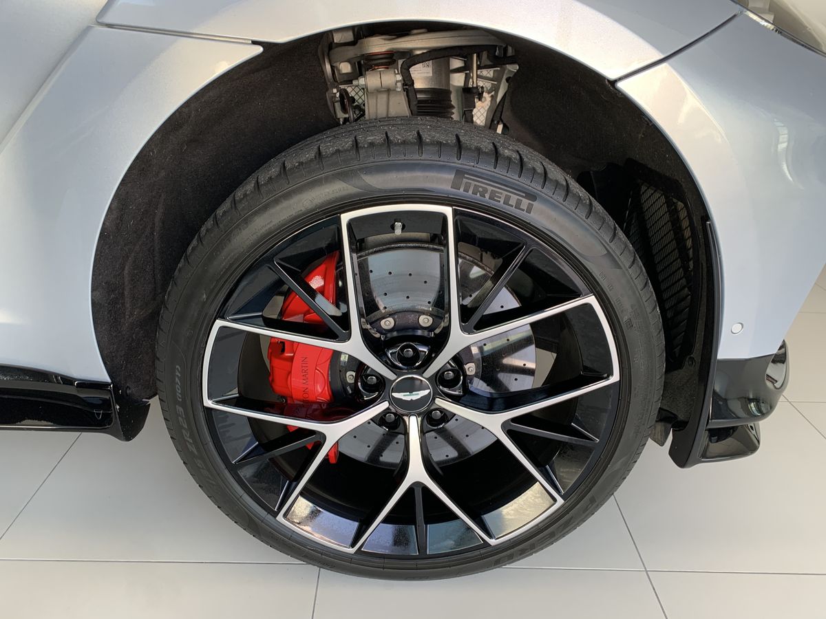 Aston Martin DBX 707 4.0 V8 Biturbo – 707 CV – 01/2023 – 36.300 km