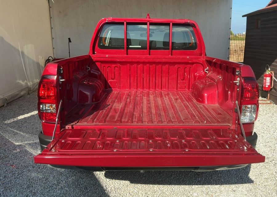 TOYOTA HILUX 2.4 D-4D Double Cab Comfort 4x4 150 CV Anno 05/2023 • 30.870 km • Diesel