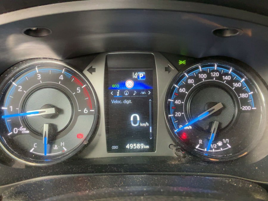 TOYOTA Hilux 2.8 D-4D Double Cab Invincible 4x4 — 204 CV | 07/2022 | 49.649 km