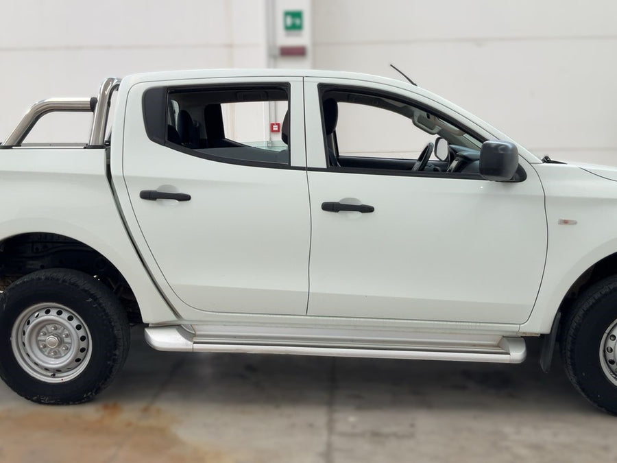 Mitsubishi L200 2.4 DI-D Basis Double Cab 4WD — 155 CV | 09/2020 | 75.162 km