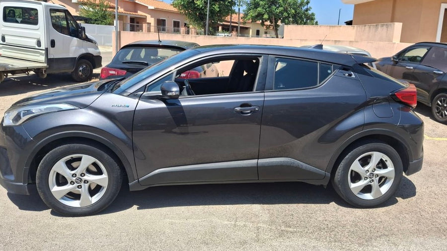 TOYOTA C-HR 1.8 Hybrid Active e-CVT 122 CV  Anno 01/2019 • 90.170 km • Full Hybrid (HEV)