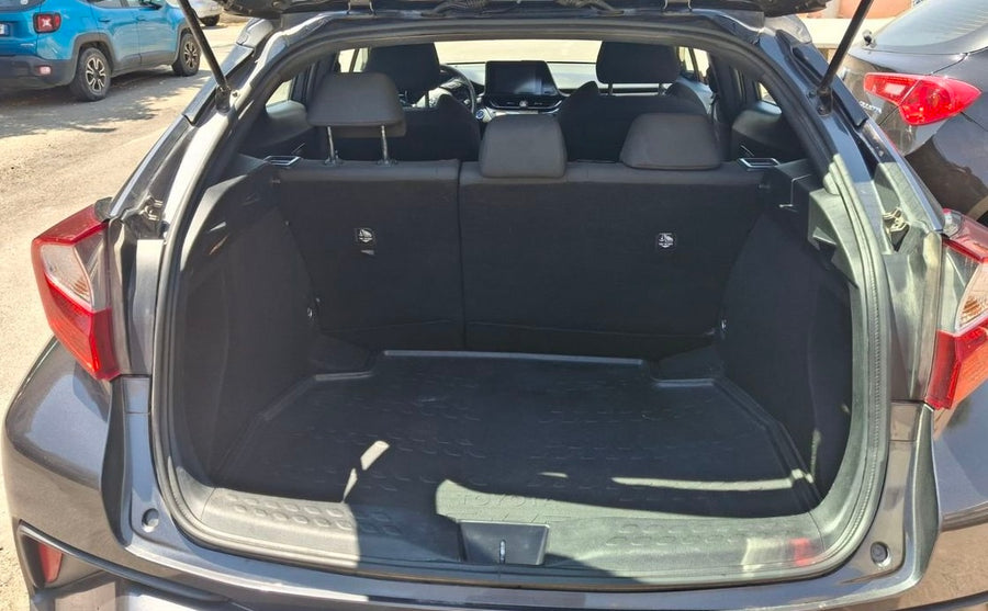 TOYOTA C-HR 1.8 Hybrid Active e-CVT 122 CV  Anno 01/2019 • 90.170 km • Full Hybrid (HEV)