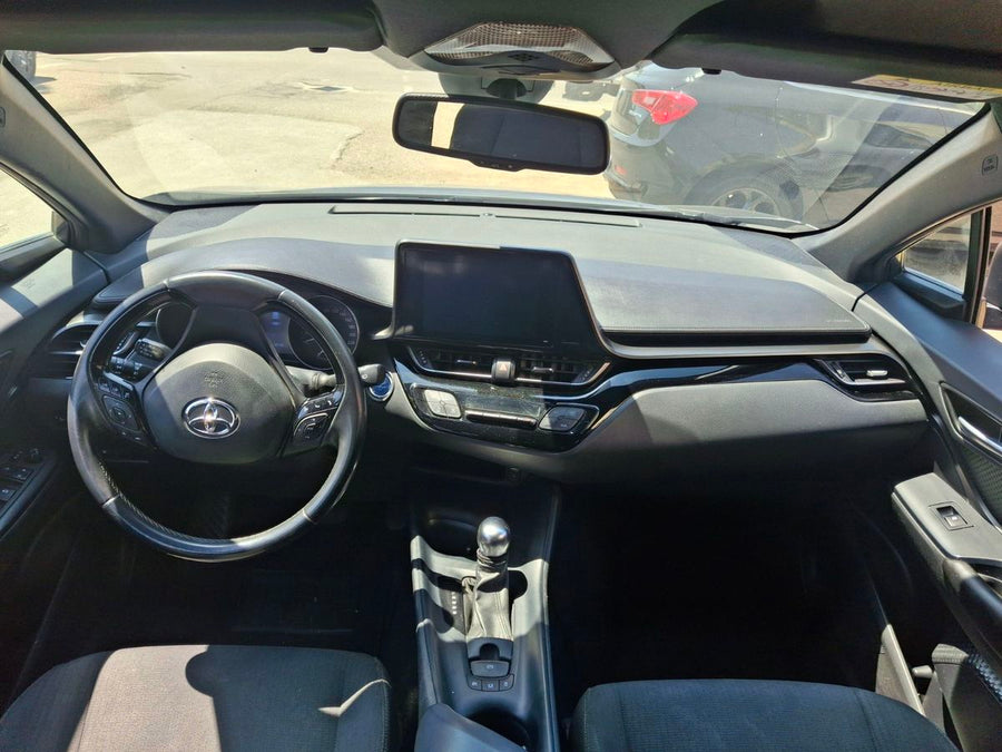 TOYOTA C-HR 1.8 Hybrid Active e-CVT 122 CV  Anno 01/2019 • 90.170 km • Full Hybrid (HEV)