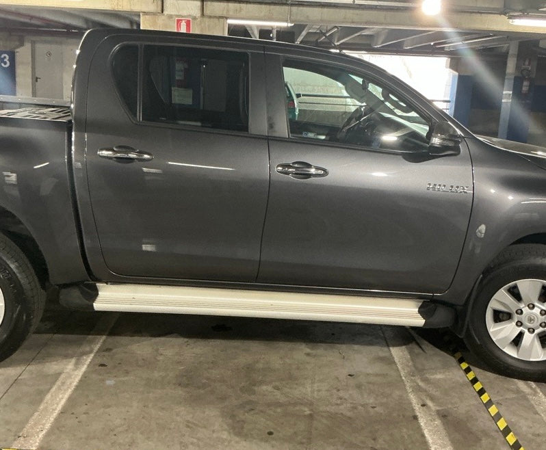 TOYOTA HILUX 2.4 D-4D DOUBLE CAB LOUNGE 150 CV 4X2 – 07/2019 – 190.032 KM